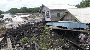 Belasan Rumah Rusak Berat, BPBD Riau Kirim Bantuan Logistik untuk Korban Longsor (foto/antara)
